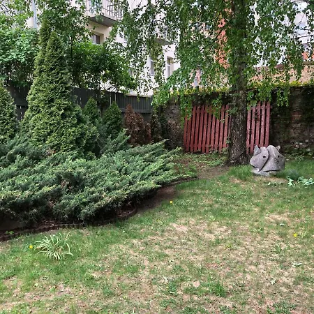 Family Or Group In Center Apartment *